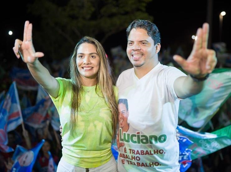 Ana Paula e Luciano Genésio durante campanha que os elegeu vice e prefeito de Pinheiro, respectivamente...