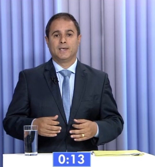 Edivaldo partiu para cima de Edivaldo...