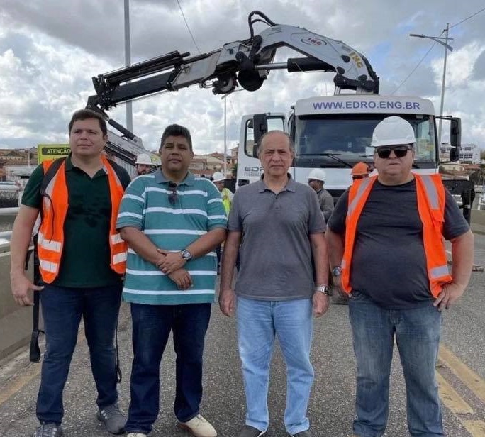  Na manhã de hoje (6), o Secretário de Estado da Infraestrutura, Aparício Bandeira, acompanhado do Secretário Adjunto de Obras Civis, Fabiano Junqueira e engenheiros projetistas, esteve na #PonteJoseSarney, em São Luís, para vistoria técnica.