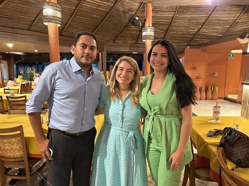 Deputada Janaína Ramos e o seu marido, o prefeito de Imperatriz, Assis Ramos confirmando voto em Iracema Vale.