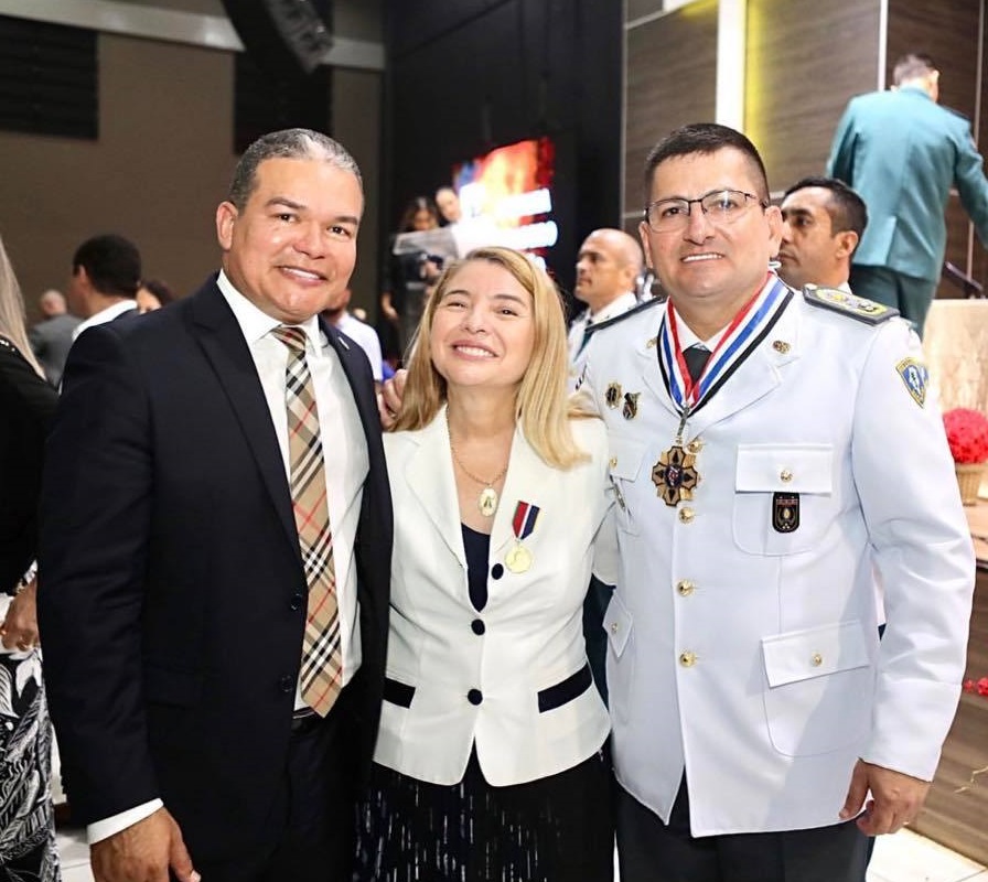 Iracema ladeada pelo secretário de Segurança, Cel. Leite e o Comandante da PM-MA, Cel. Emerson.