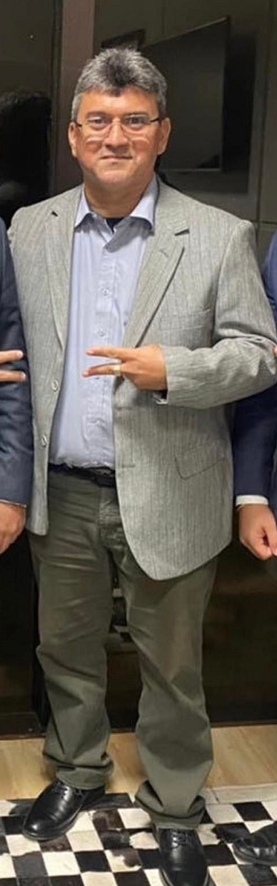 Gesiel Gomes Braz (foto), Secretário Municipal de Administração e Planejamento do Município de Raposa  é uma espécie de “homem bomba” na gestão local.