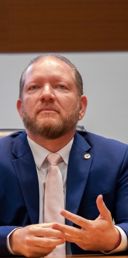 Othelino enfrente dificuldades para conseguir reeleição...