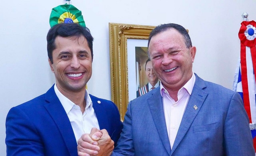 O feliz Brandão durante reunião com Duarte Júnior...