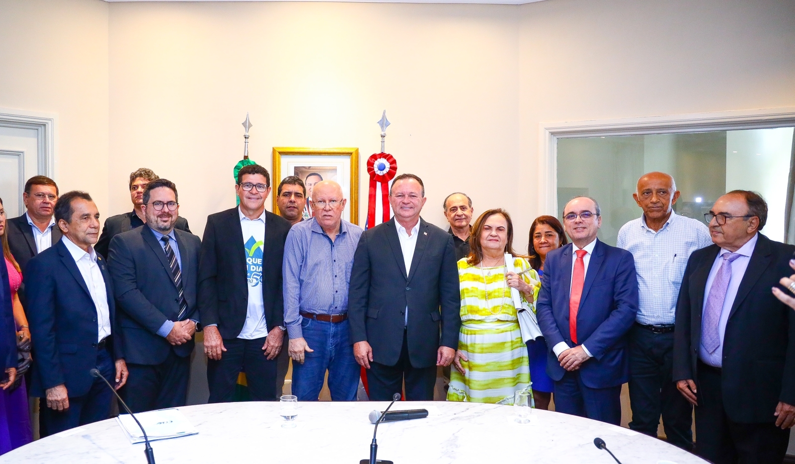 Governador Brandão e autoridades durante o lançamento do programa... 