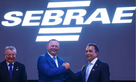 Governador Carlos Brandão esteve presente na posse da na diretoria do Sebrae...