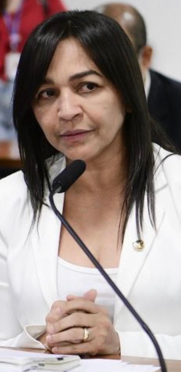 Eliziane Gama somou mais uma para sua coleção de derrotas...