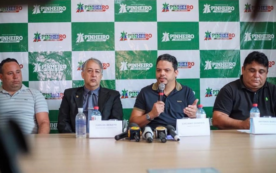 Prefeito fez anúncio durante coletiva de imprensa...