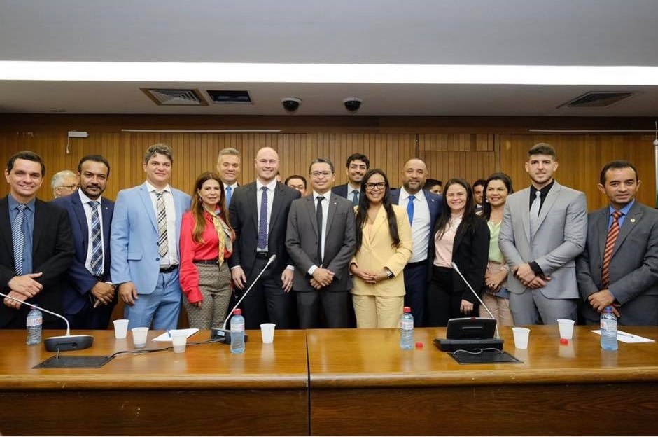 Daniel posou para foto com deputados após sabatina....