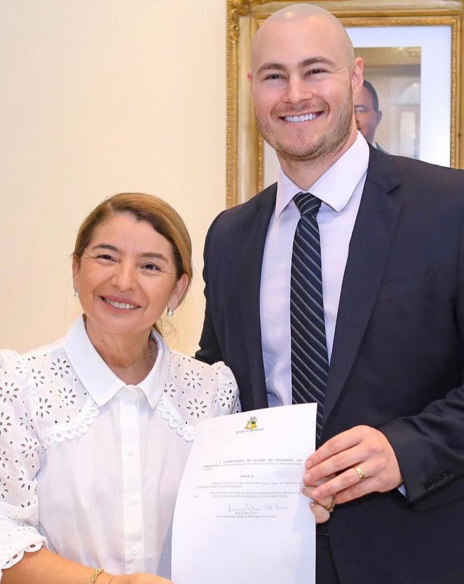 Daniel posa com nomeação ao lado de Iracema Vale, governadora em exercício...