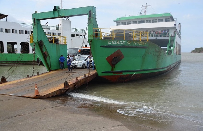 Ferry Cidade de Tutóia, um dos realizam a travessia do Cujupe à Ponta da Espera...