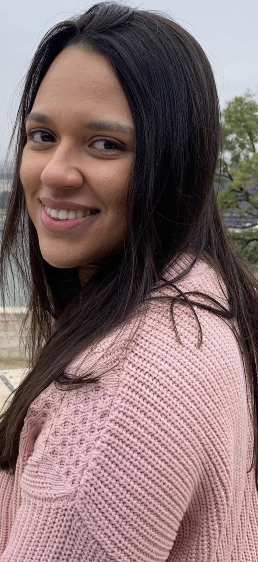 Naila é sobrinha de Hilton Gonçalo - líder político prefeito de Santa Rita e marido da prefeita de Bacabeira, Fernanda. 