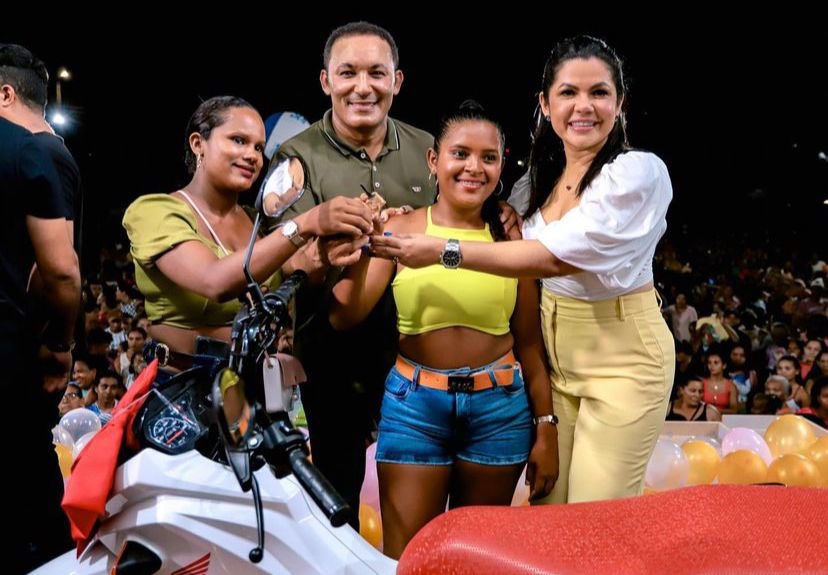 Lançamento da pré-candidatura de Solange foi regado a distribuição de prêmios...