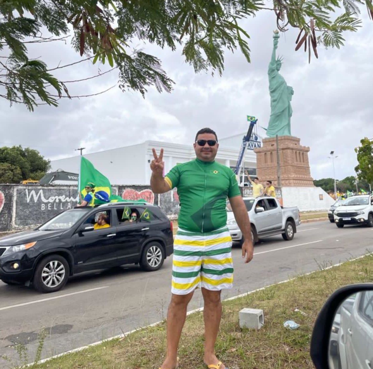 Bolsominion de carteirinha, Luís Henrique Barros Ribeiro, liderou carreatas e o acampamento na frente do 24º Batalhão de Caçadores em São Luís