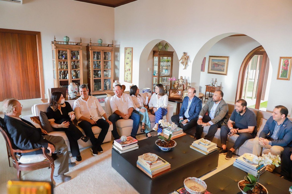 Eliziane Gama não desgrudou de Roseana na sala de Sarney…