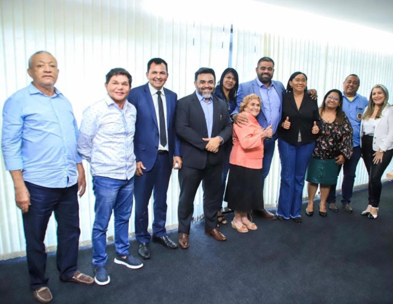 Na foto, ladeado de Paulo Victor, estão: Josué Pinheiro, Melck, Domingos Paz, Edmar Gomes, Enfermeira Gorete, Daniel Pavão, Professora Eva, Franco Monte e Simone Karla