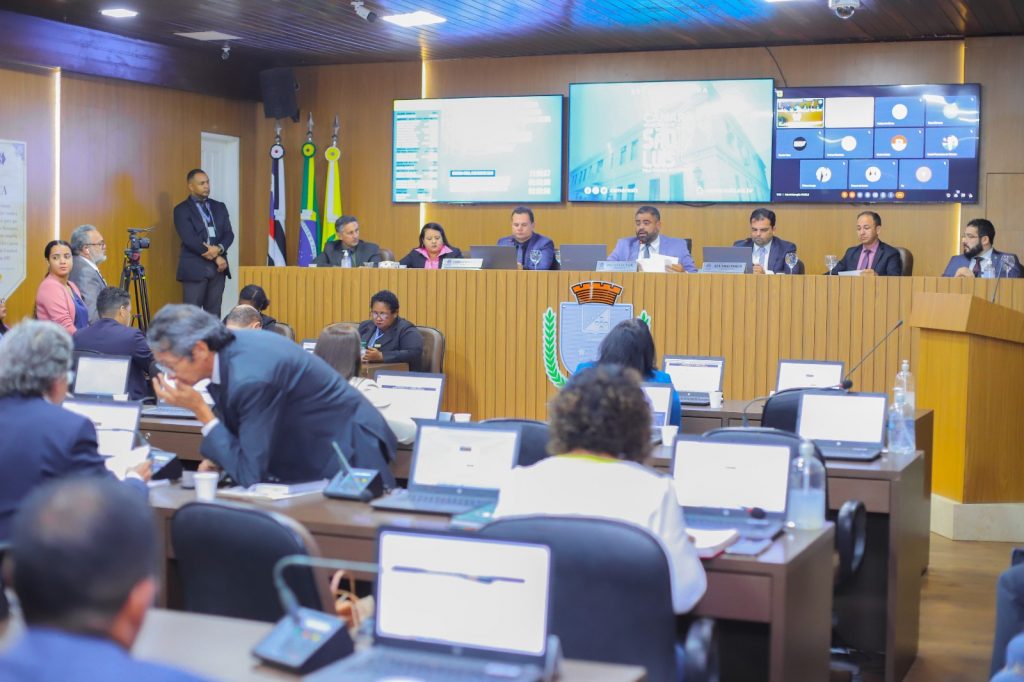 Vereadores vão deliberar se dão prosseguimento às denúncias de afastamento de Eduardo Braide