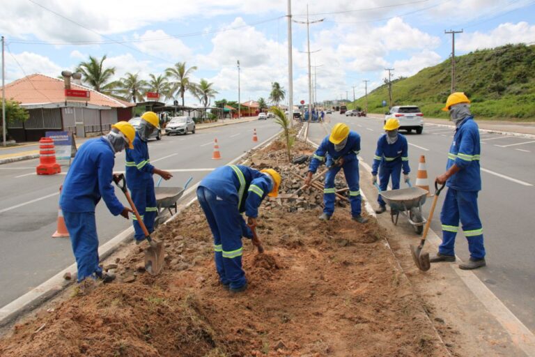 Secretaria de Estado da Infraestrutura realiza a recuperação de todo o calçamento na Avenida Litorânea