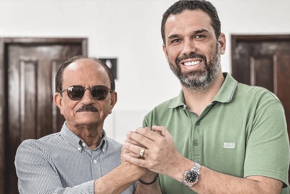 Dr. Julinho tenta se agarrar no deputado Fábio Macedo para se aproximar do Palácio dos Leões...