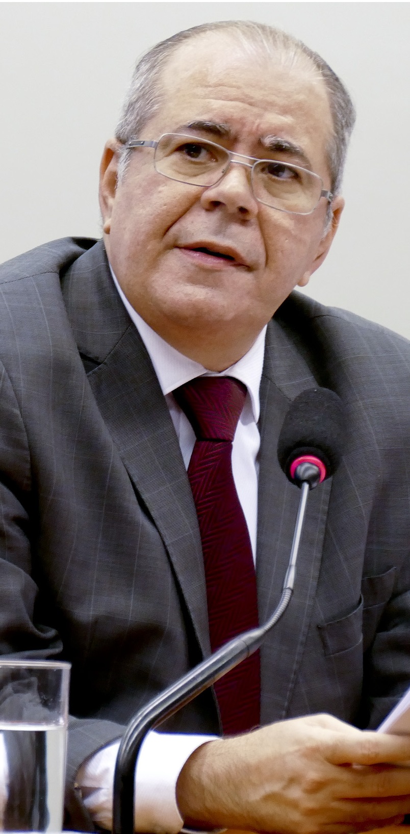 Mesmo após não se reeleger deputado, Hildo Rocha continua em apartamento funcional; Câmara tenta despejá-lo