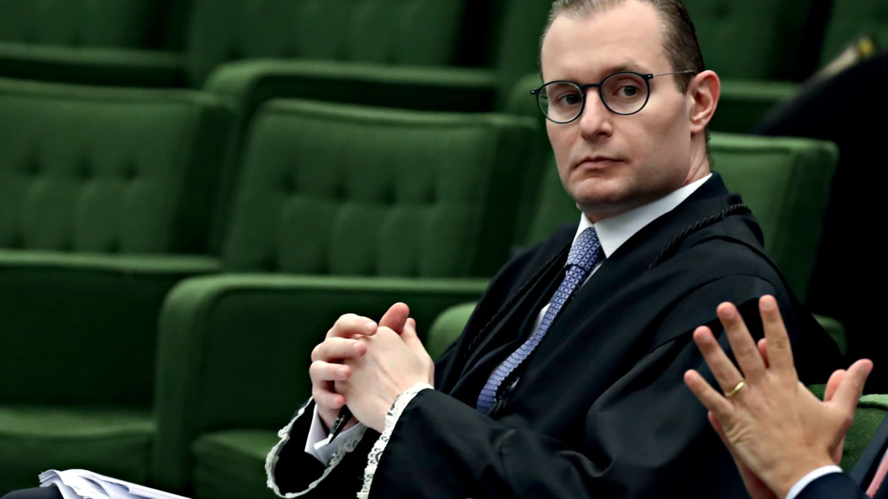 O advogado Cristiano Zanin Martins ficará frente a frente com críticos do governo Lula e adversários do passado