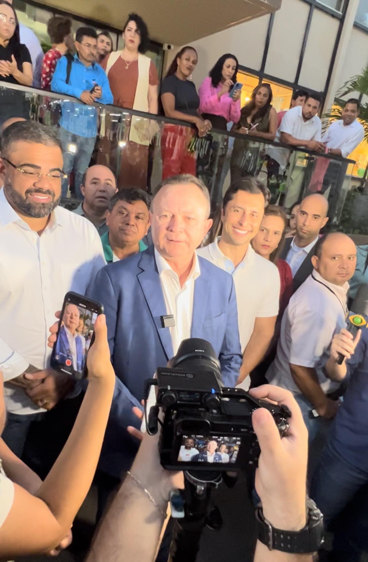 Brandão ladeado de Paulo Victor e Duarte Júnior...