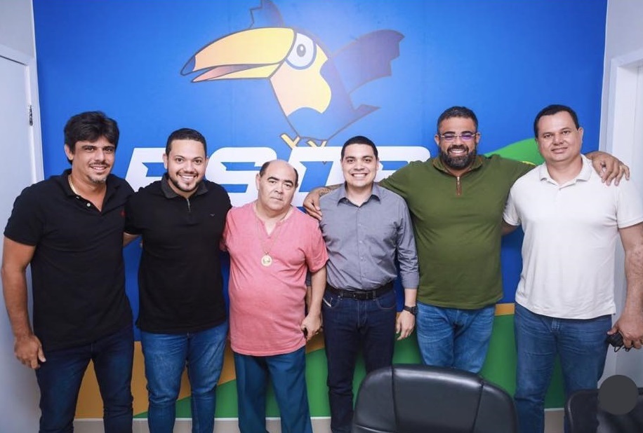 Reunião de Paulo Victor e Heverton Pereira na sede municipal do PSDB, no bairro da Cohama. 