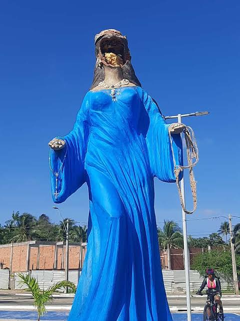 Ato de vandalismo na estátua de Iemanjá aconteceu durante o final de semana na praia do Olho D’Água.