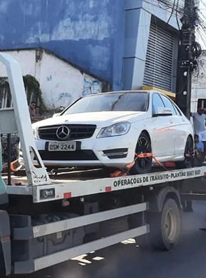 o preso seria o verdadeiro proprietário do veículo Mercedes-Benz, de placas OSM 2244 que foi guinchado no dia 24 de junho deste ano, no bairro do João Paulo, desencadeando o assassinato do agente de trânsito Wiryland de Oliveira,