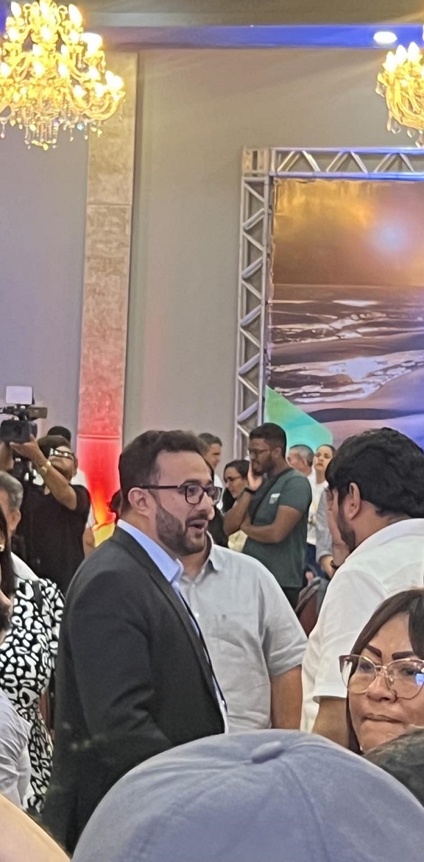 Deputado Yglésio participou da recepção do ministro Celson Sabino - do Turismo do governo Lula em São Luís, mas saiu de fininho...