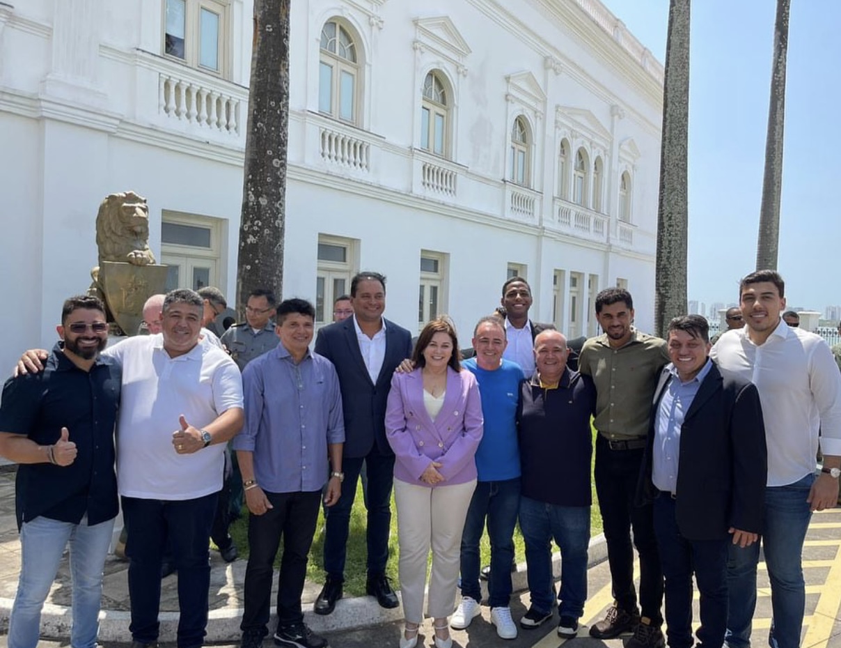 Senador Weverton Rocha ladeados de aliados, a pedetezada…