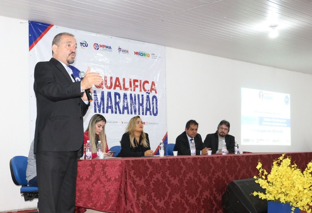 Miltinho se posiciona na FAMEM como se fosse presidente, enquanto Ivo desaparece...