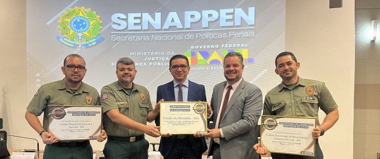 Secretário Murilo Andrade e equipe recebem os prêmios em Brasília. Ao centro, o Presidente do CNPCP, Douglas de Melo Martins 