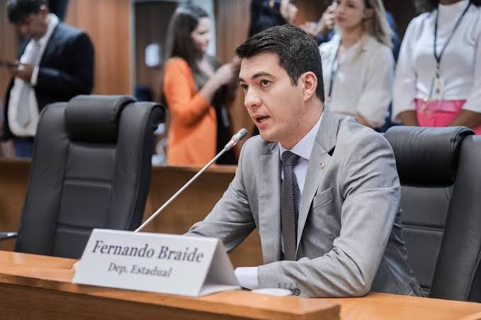 Apenas o deputado estadual Fernando Braide não assinou a nota criticando a decisão do juíz Douglas de Melo Martins…