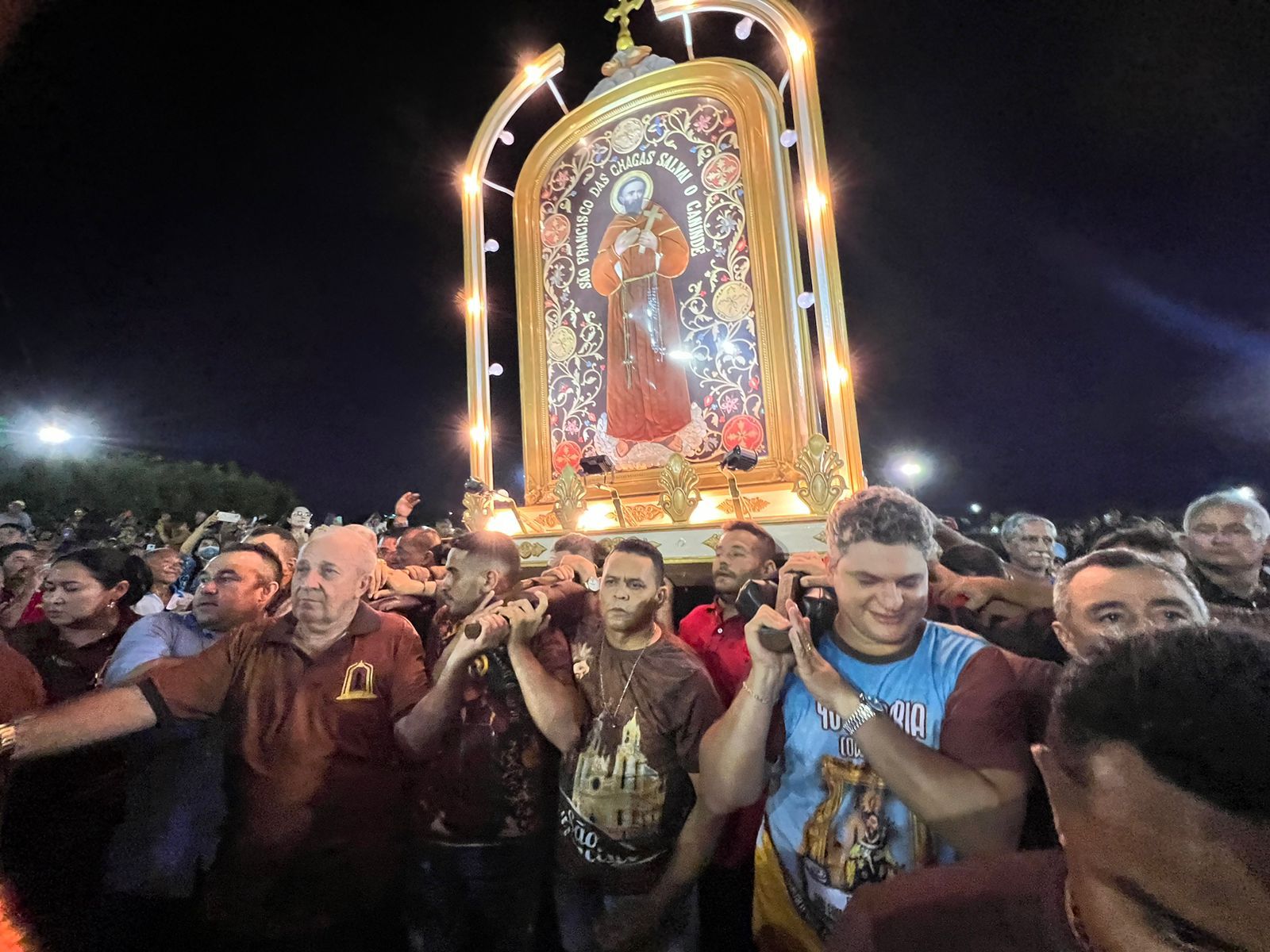 Deputado Nagib entre os romeiros...