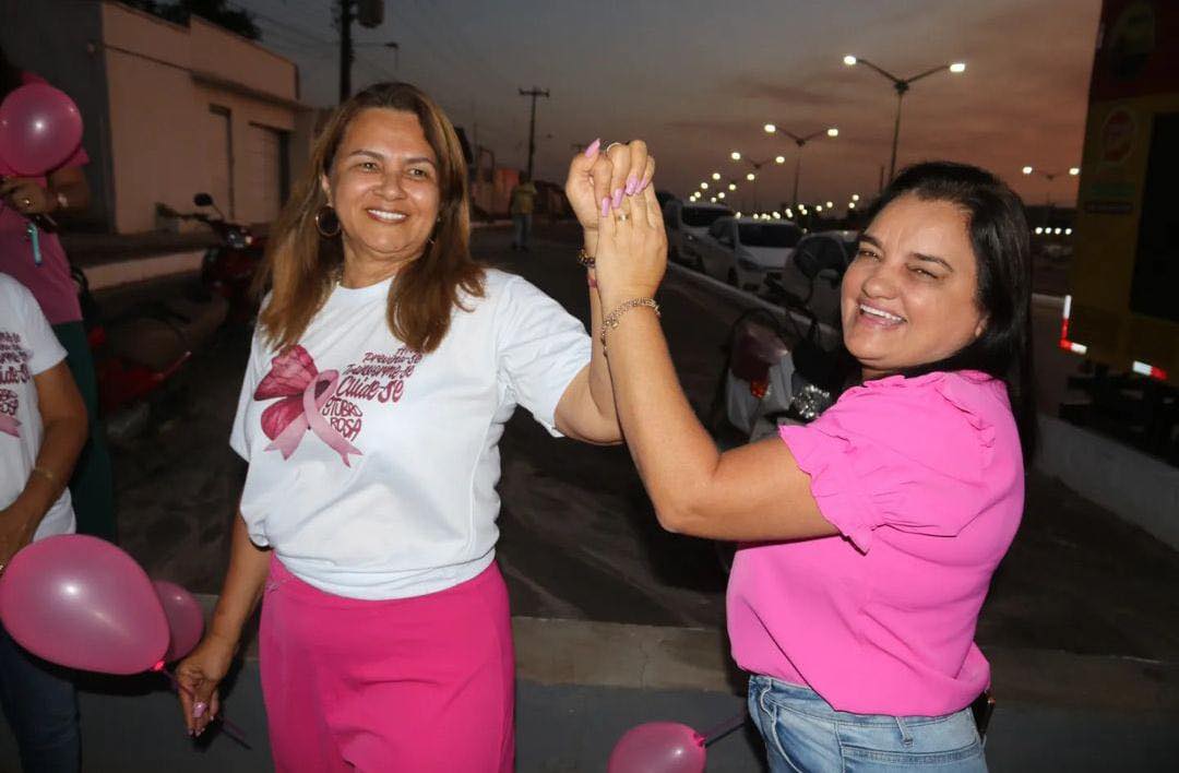 Para correntes políticas ligadas à oposição política na cidade, a imagem gera certa imparcialidade da magistrada. 