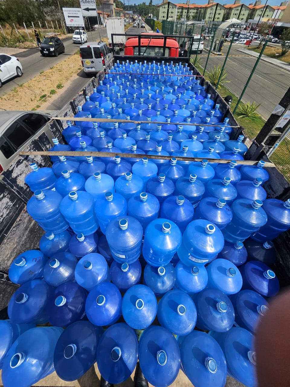Operação Alerta Garrafão identifica e retém cerca de 5 mil garrafões de água mineral sem o selo de controle.