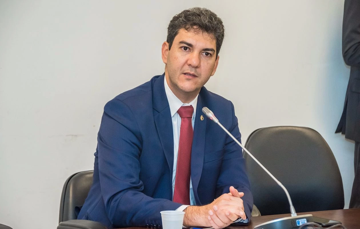 Justiça acatou ação que aponta irregularidades e possível prática de corrupção na gestão de Eduardo Braide. 