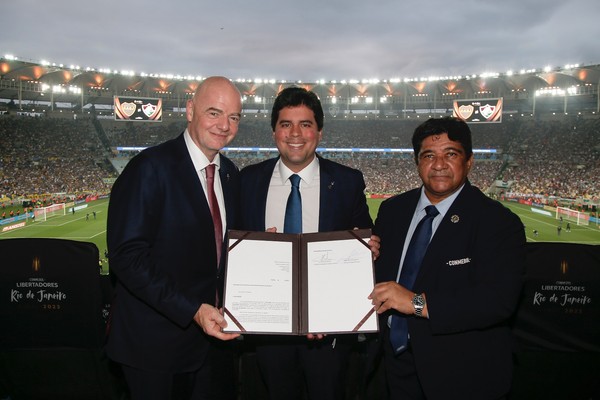 Gianni Infantino, presidente da Fifa, André Fufuca, ministro do Esporte, e Ednaldo Rodrigues, presidente da CBF.