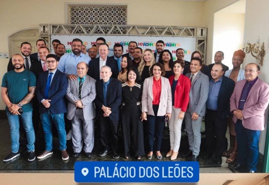 Brandão posou para foto oficial após a reunião com os vereadores de São Luís.