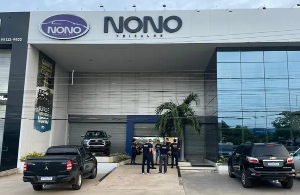 Polícia Federal e CGU na porta da Nono Veículos...