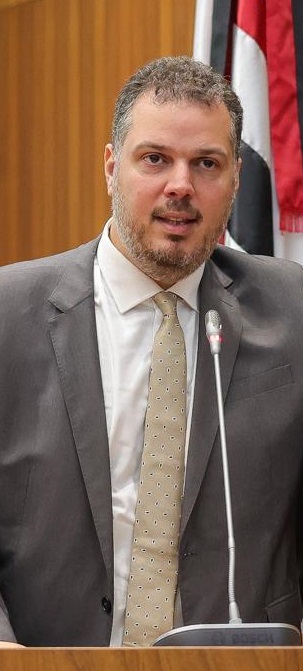 E no final das contas, Rodrigo Lago está certo na cobrança ao governo no que diz respeito a espaço para a deputada Mical.