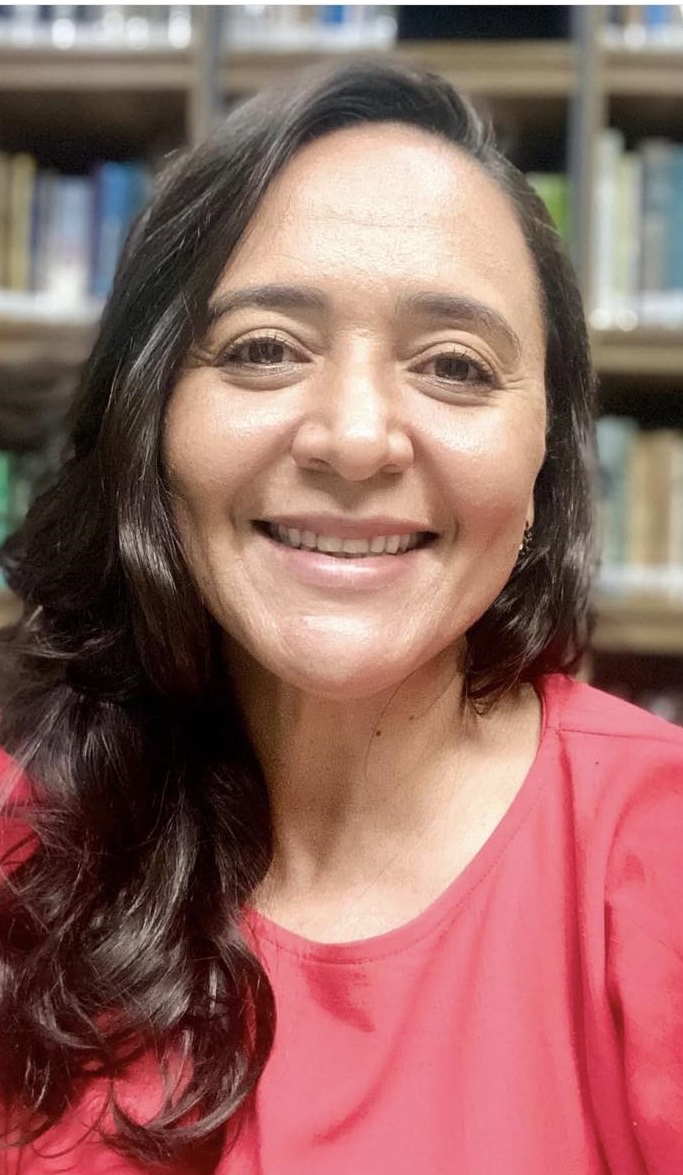 Ex-prefeita Karla Batista Cabral Souza, do Município de Vila Nova dos Martírios...