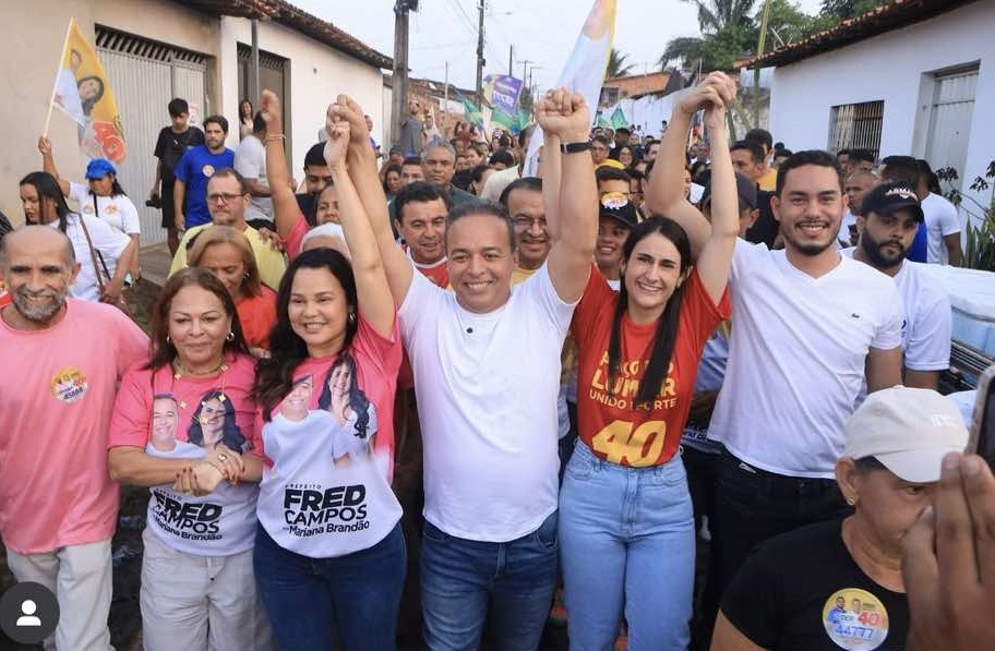a campanha eleitoral de Fred Campos teve seu pontapé inicial com uma caminhada pelas ruas do loteamento Santa Clara e Getúlio Vargas. Ao lado de sua vice, Mariana Brandão,