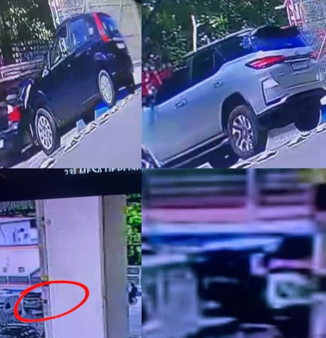 apenas dois carros Toyota Hilux, de cor cinza, e um Ford Fiesta, de cor preto, entrando e/ou saindo do supermercado, nada mais.