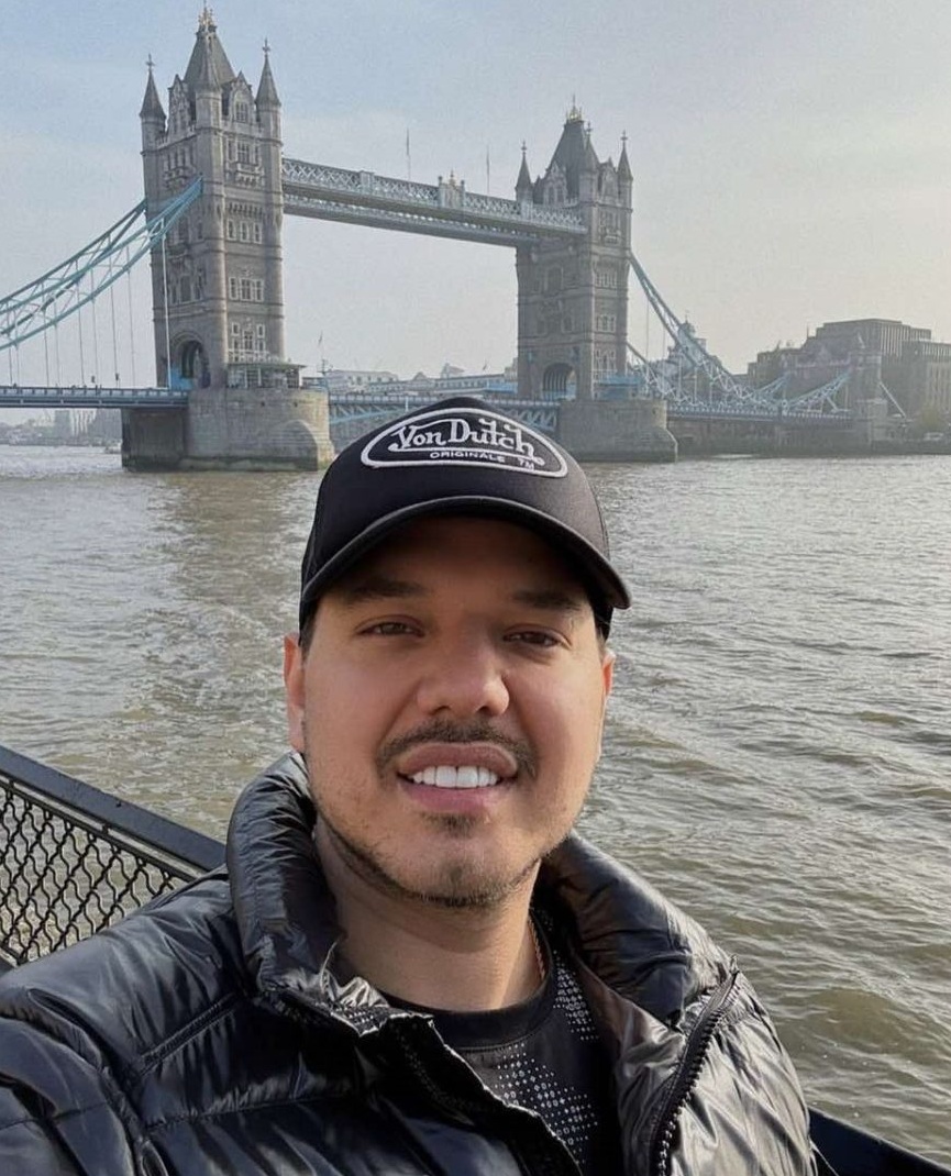 Lucas Ezir Leite, publicou em suas redes sociais uma foto em 8 de novembro de 2024 em Londres na Inglaterra; agora está na mira da PF por contramando internacional do medicamento Mounjaro.