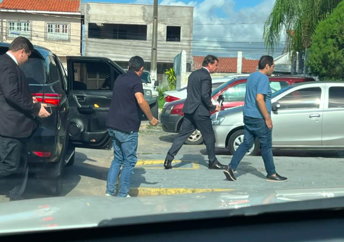 Acompanhado de advogados, o pedetista se apresentou na sede da Delegacia Geral da Polícia Civil, na capital maranhense.